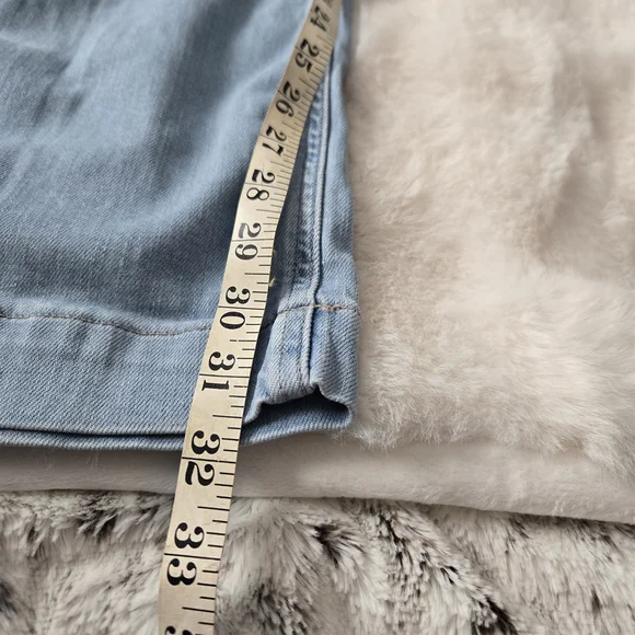 American Eagle Super High Rise Baggy Wide Leg Light Wash Jeans - Picture 5 of 9